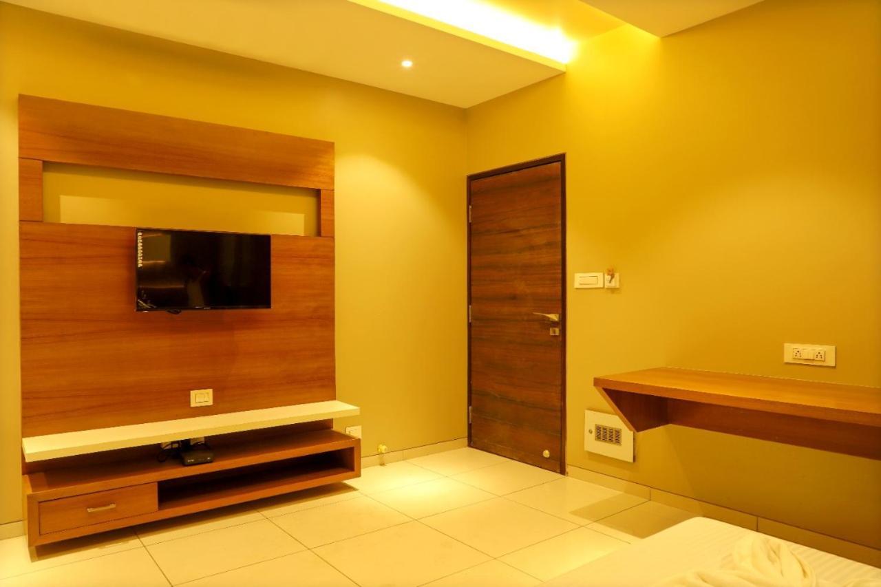 Hotel Ravikiran Kolhapur Eksteriør billede